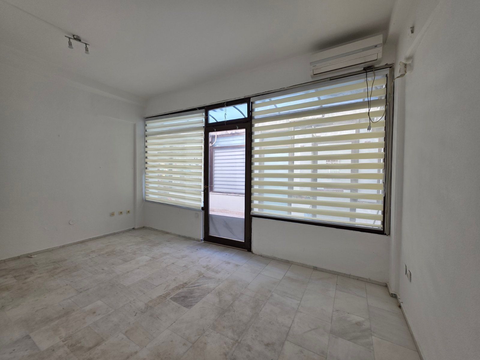 Poslovni prostor 18 m² u centru Budve – Izdavanje na duzi period - Amfora Real Estate