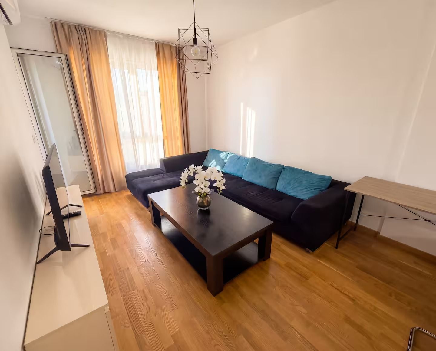 Opremljen jednosoban stan  u Becicima (Izdavanje na period do 01.06.2027) - Amfora Real Estate