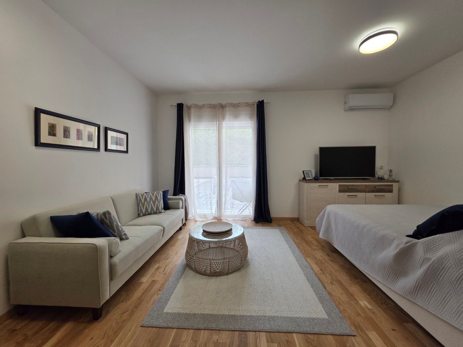 Moderno opremljen studio apartman 29m2 + 20m2 terase u Becicima - Amfora Real Estate