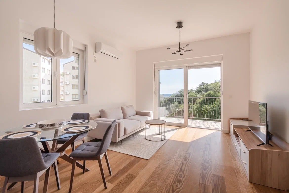 Izdavanje dvosobnog stana 60 m² sa garaznim mestom– Pržno, Budva (izdavanje na duzi period) - Amfora Real Estate