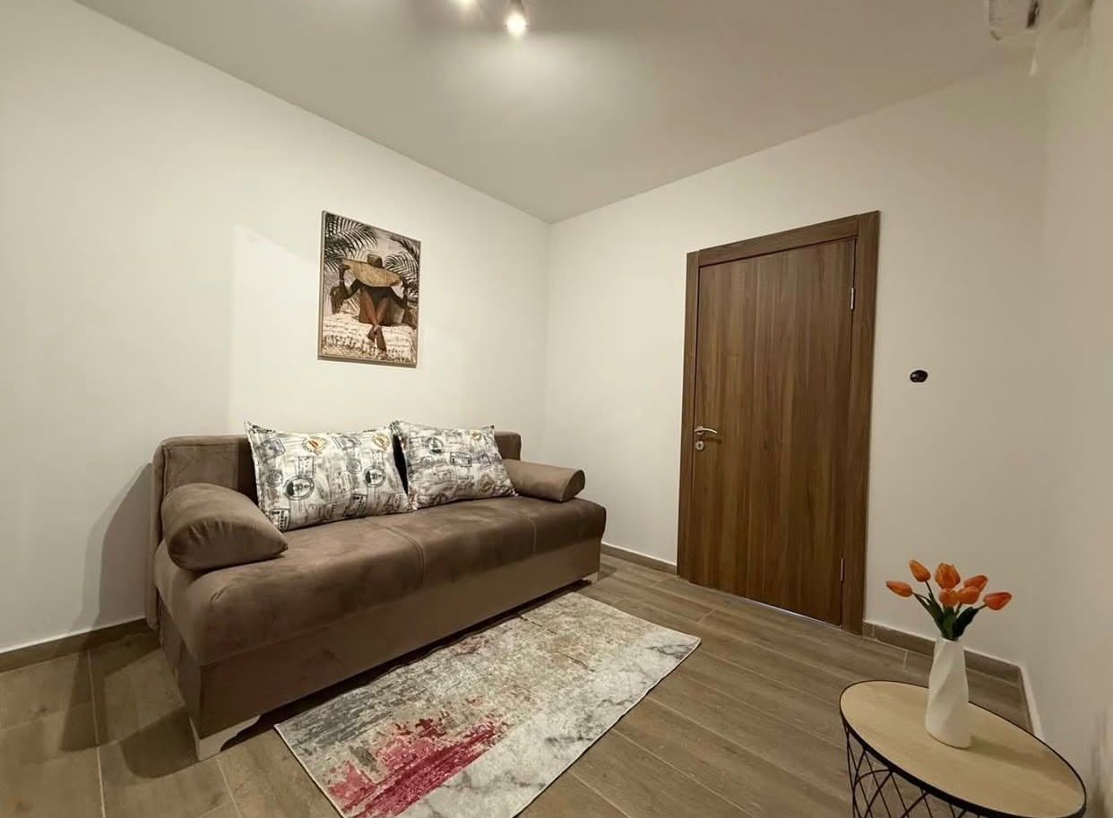 IZDAVANJE NAMJEŠTENOG DVOSOBNOG STANA 75 m² – IVANOVIĆI, BUDVA (NA DUZI PERIOD) - Amfora Real Estate