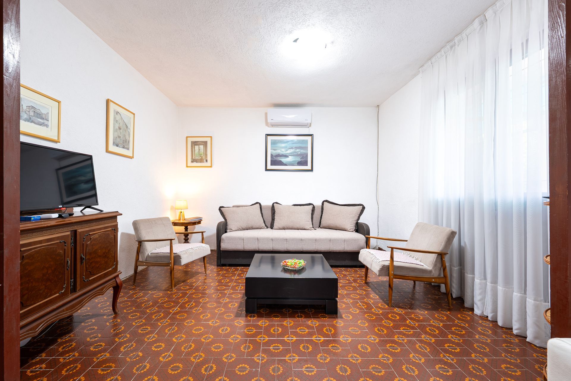IZDAVANJE NAMEŠTENOG DVOSOBNOG STANA 100 m² – LASTVA GRBALJSKA,KOTOR (NA DUZI PERIOD) - Amfora Real Estate