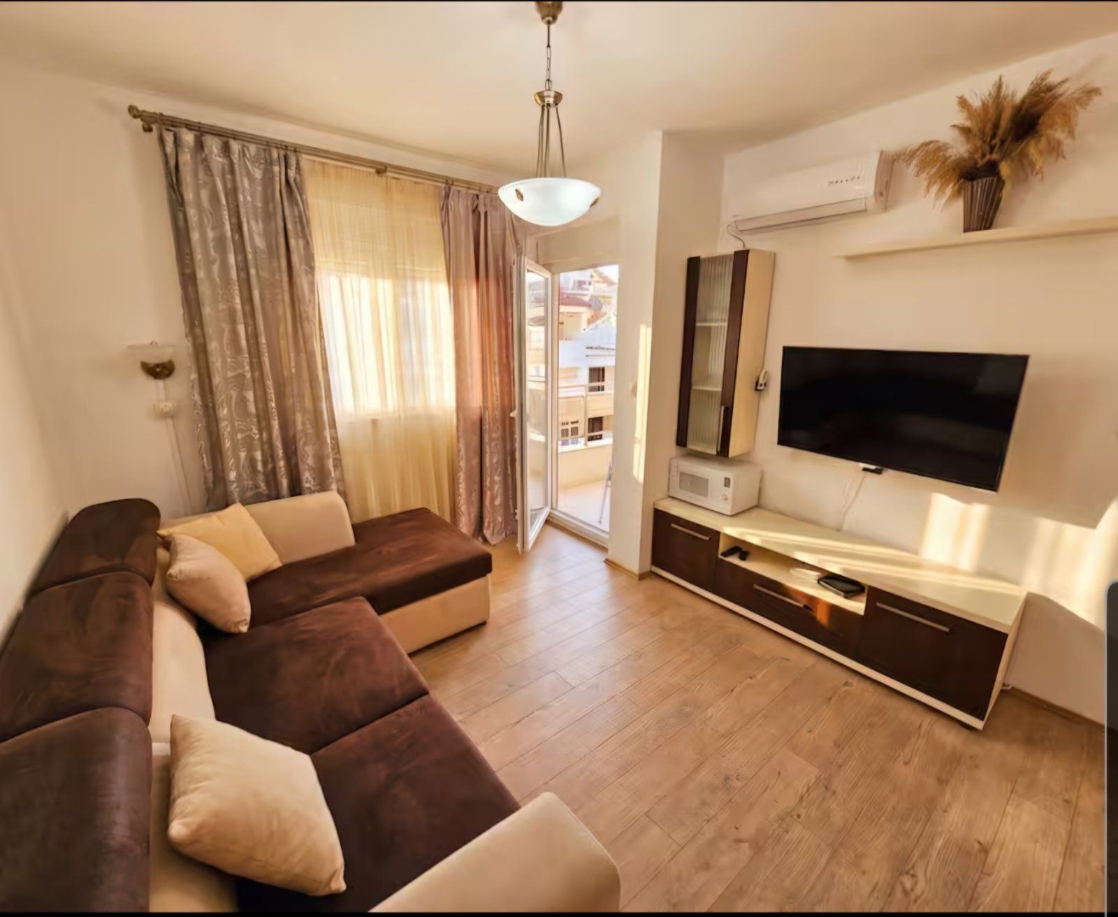 IZDAVANJE JEDNOSOBNOG STANA 40 m² SA GARAŽNIM MJESTOM – BEČIĆI (NA PERIOD DO 01.07.2027.) - Amfora Real Estate