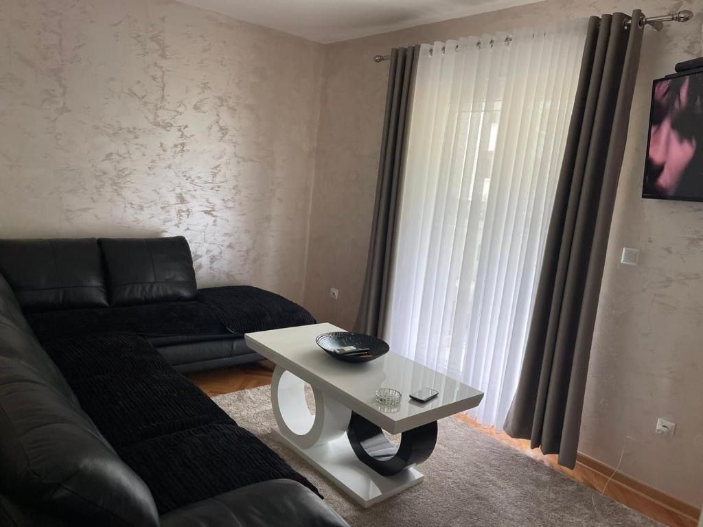 Dvosoban stan 50m2 u Budvi (IZDAVANJE NA DUZI PERIOD) - Amfora Real Estate