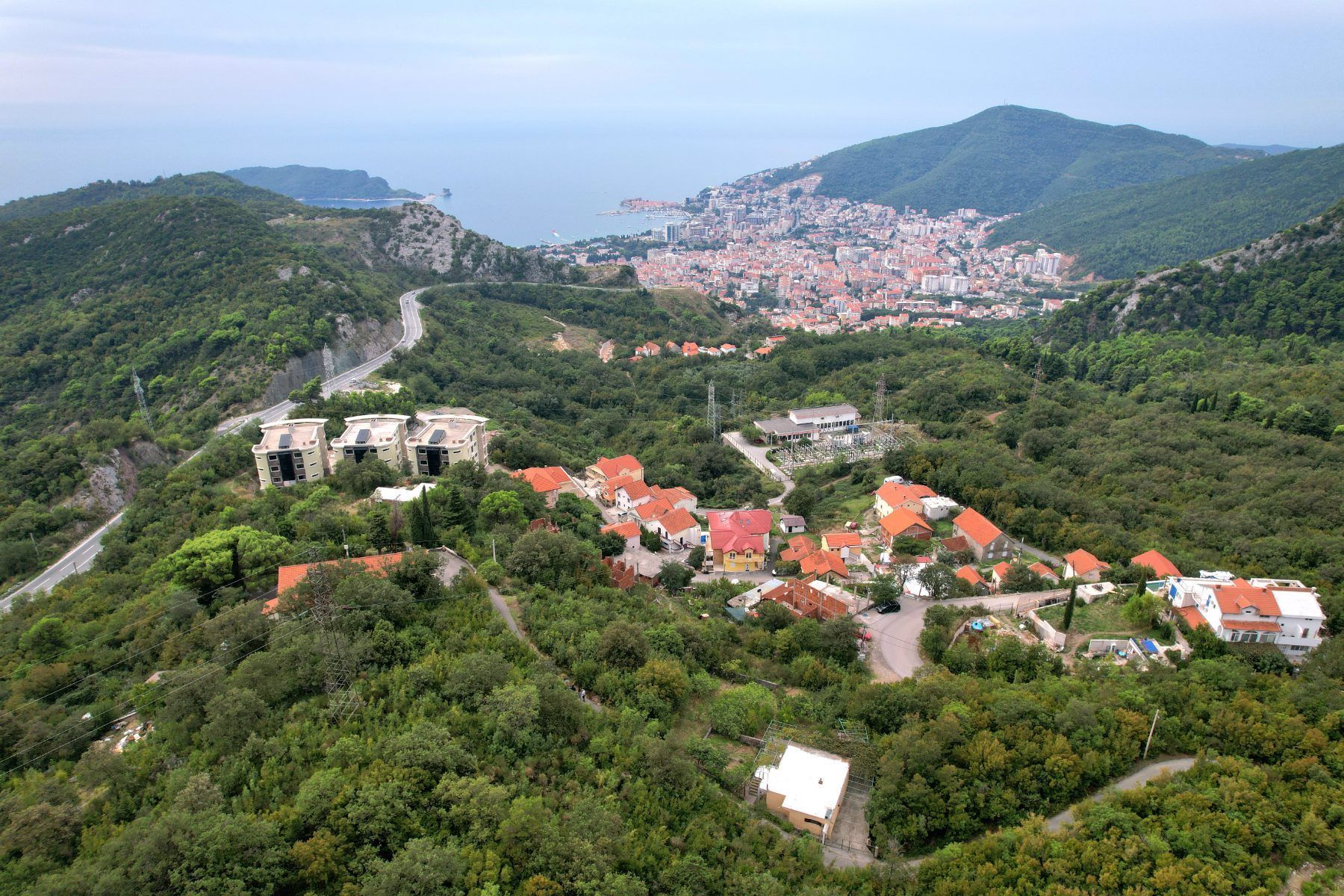 Prodaja urbanizovanog zemljišta 2050 m² sa pogledom na more– Podmaine, Budva - Amfora Real Estate