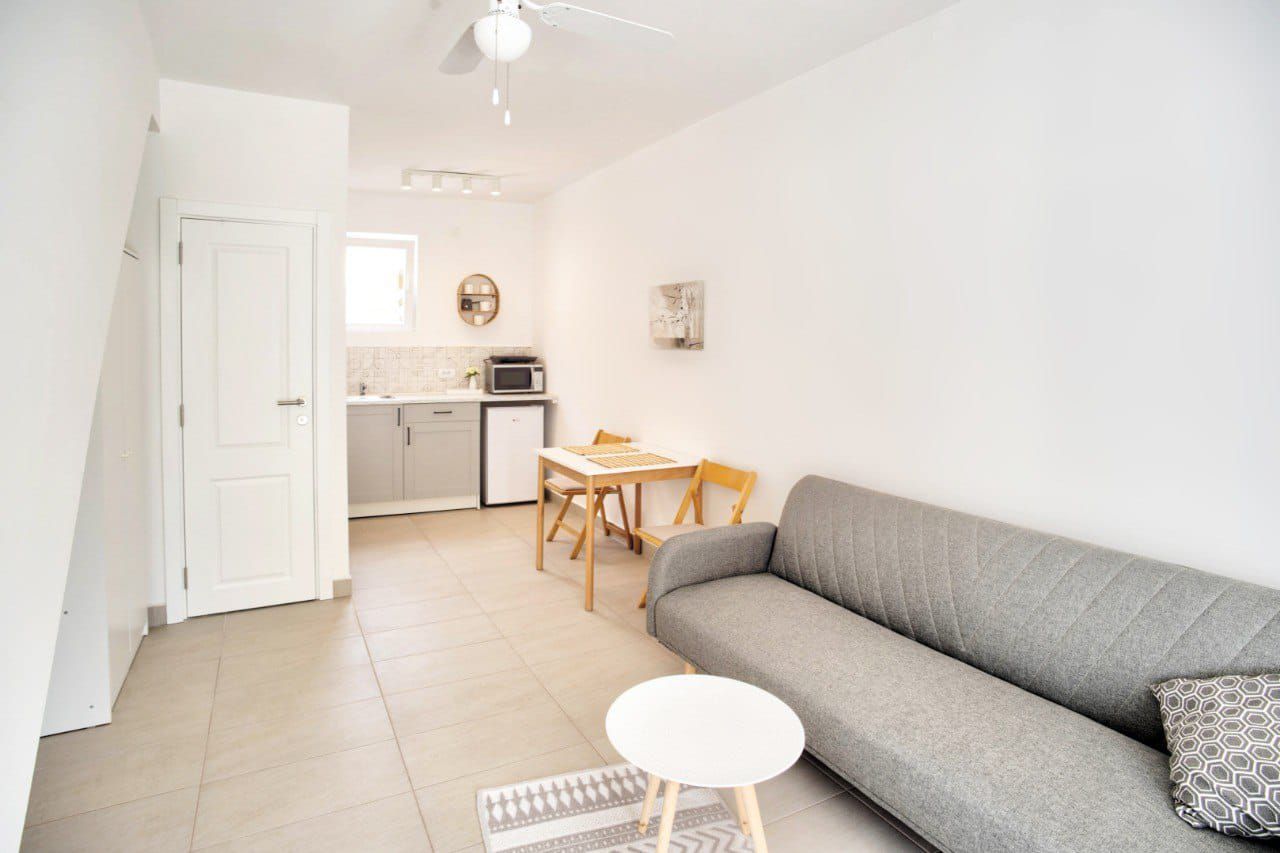 Izdavanje nameštenog dupleks stana 62 m² na prvoj liniji mora  – Baošići, Herceg Novi (na duzi period) - Amfora Real Estate