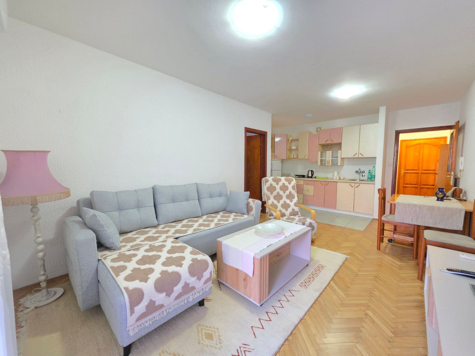 Jednosoban stan na fantastičnoj lokaciji, Adok-Budva (Na duži period) - Amfora Real Estate