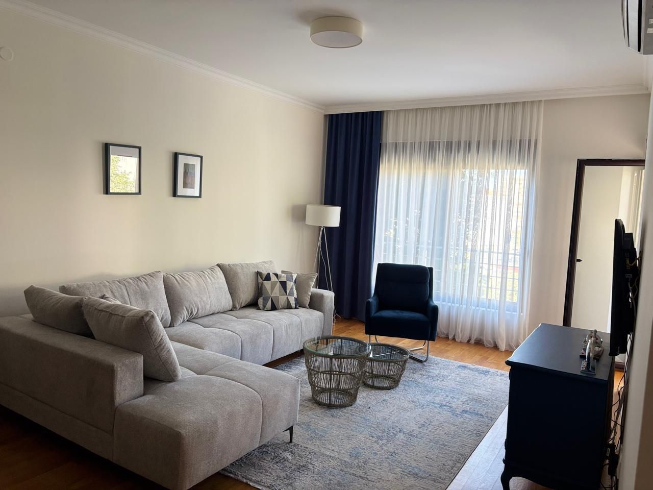 Izdavanje moderno opremljenog dvosobnog stana 70 m² – Bečići, Budva (dugoročno izdavanje) - Amfora Real Estate