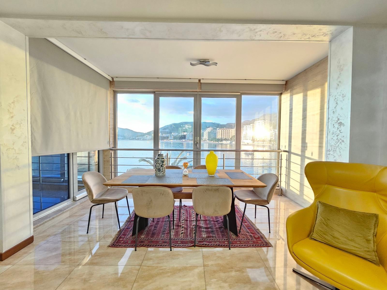 Prodaja ekskluzivnog dvosobnog stana 96 m² sa panoramskim pogledom na more – prva linija, Rafailovići, Budva - Amfora Real Estate