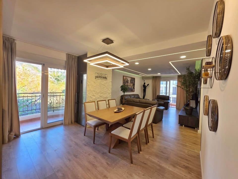 Prodaja luksuznog trosobnog stana 106 m² sa privatnom saunom i 4 terase – Bečići, 300 m od mora - Amfora Real Estate