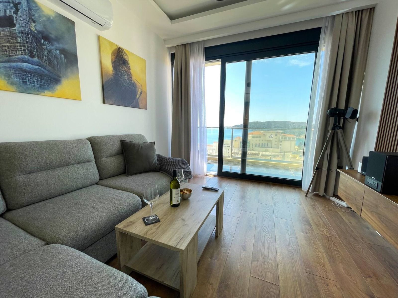 Izdavanje dvosobnog stana 82 m² sa pogledom na more, bazenom i SPA centrom – Bečići, Budva (na duzi period) prevedi - Amfora Real Estate