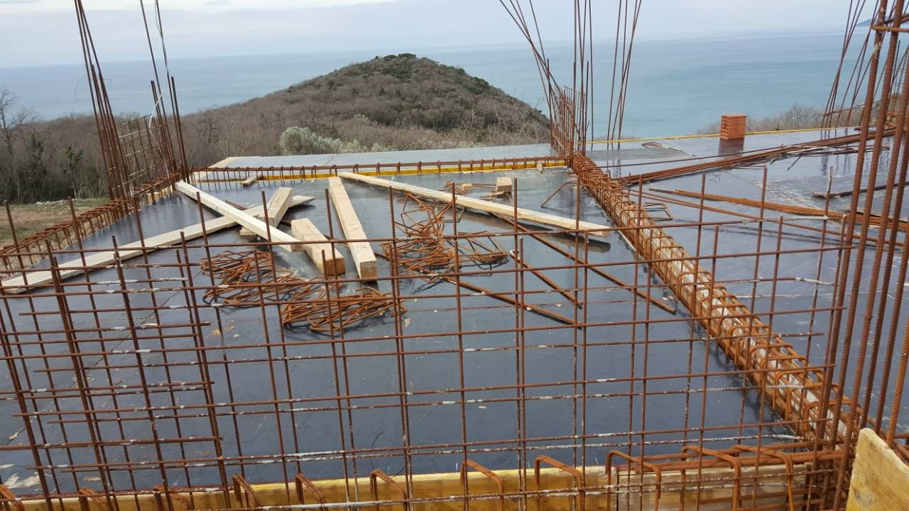 Urbanizovan plac 1200m2 ,sa započetom gradnjom dvije vile. Sveti Stefan, Budva. - Amfora Real Estate