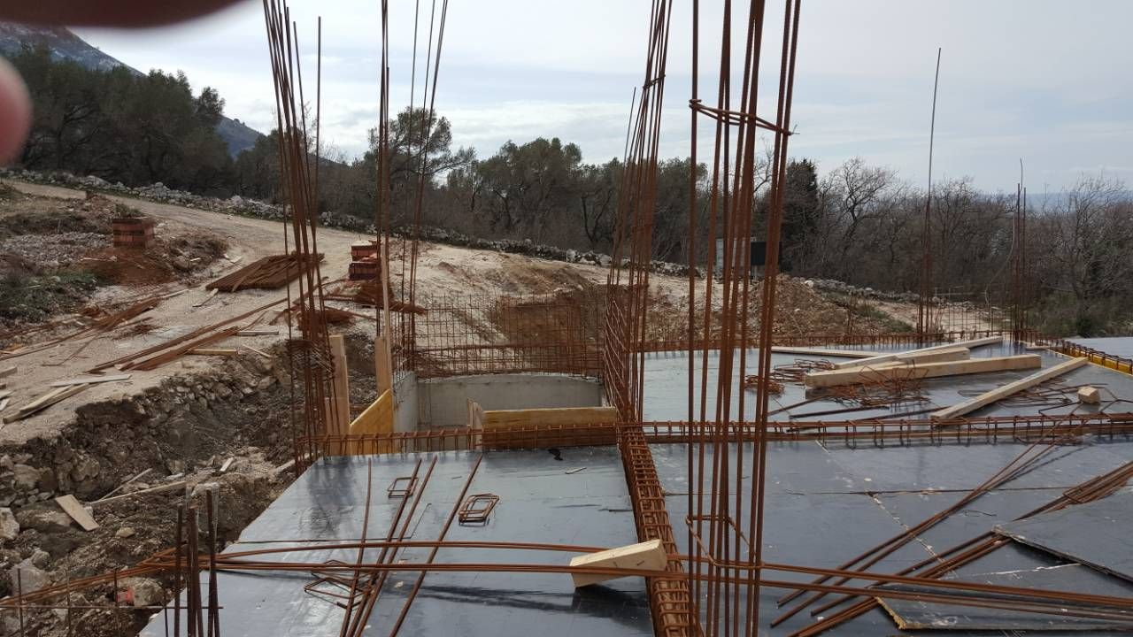 Urbanizovan plac 1200m2 ,sa započetom gradnjom dvije vile. Sveti Stefan, Budva. - Amfora Real Estate