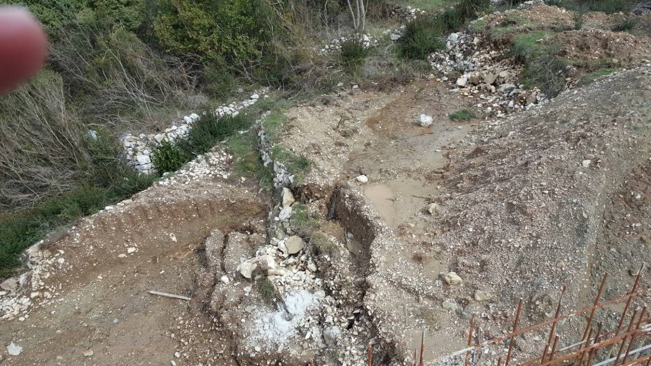 Urbanizovan plac 1200m2 ,sa započetom gradnjom dvije vile. Sveti Stefan, Budva. - Amfora Real Estate