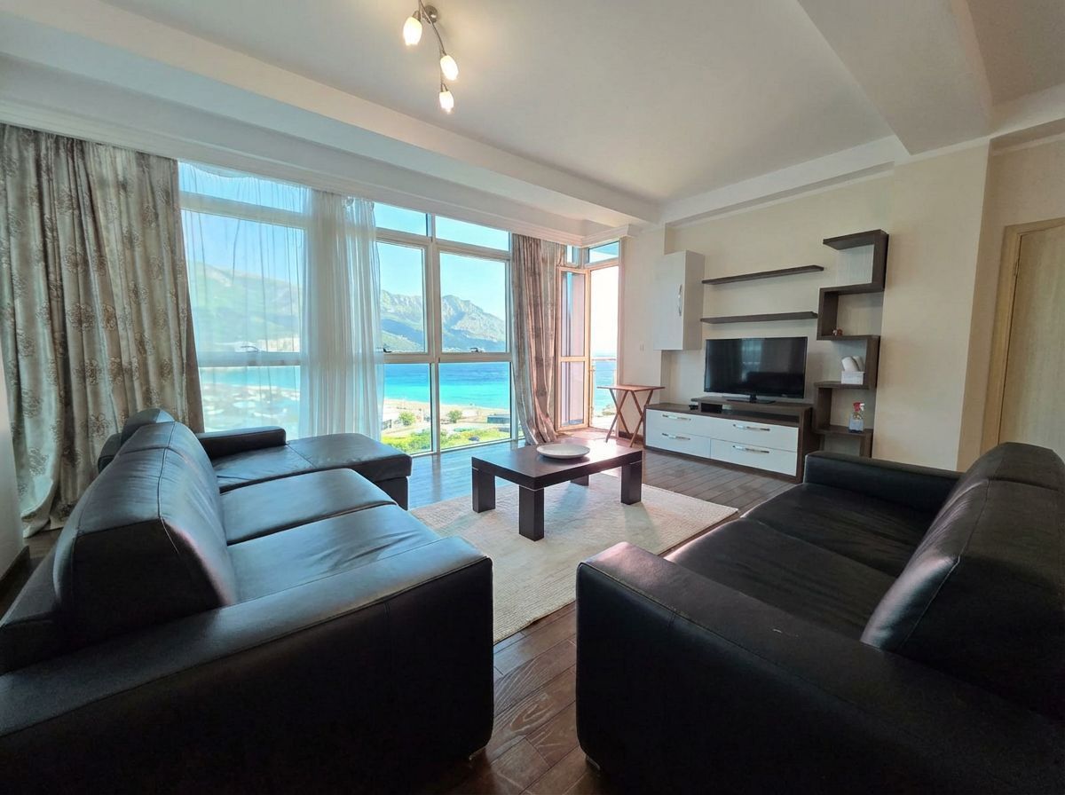 Prodaja dvosobnog opremljenog stana 89 m² sa pogledom na more – prva linija, Bečići - Amfora Real Estate