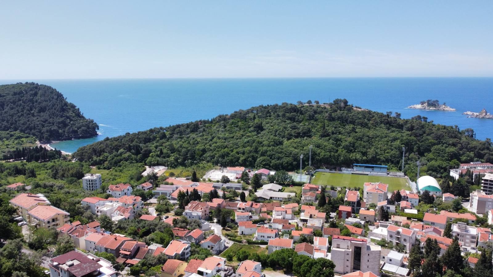 Sniženo! Ekstra ponuda Urbanizovan plac u Petrovcu , pogled na more MOGUĆNOST ZAJEDNIČKE IZGRADNJE ! - Amfora Real Estate