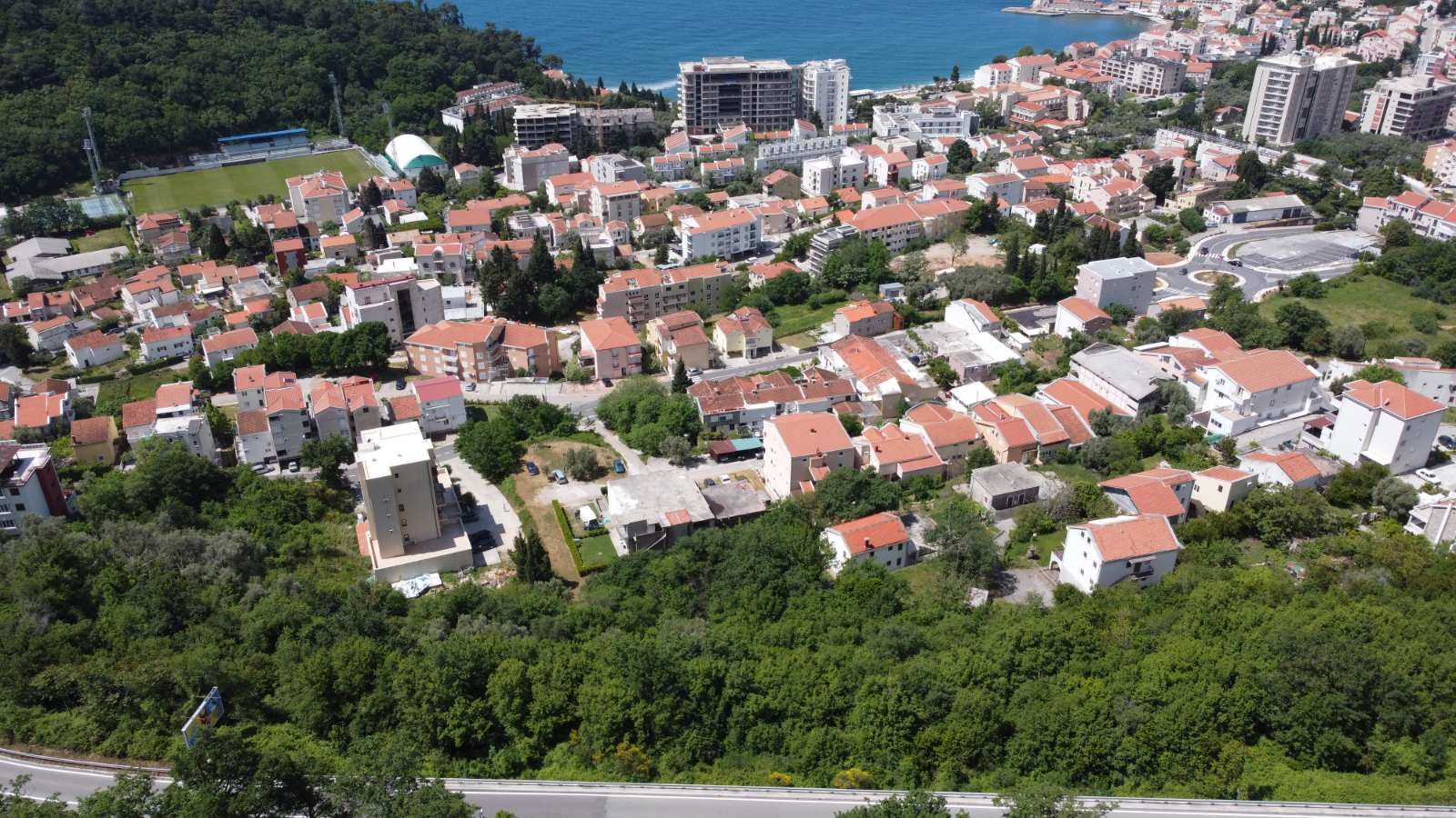 Sniženo! Ekstra ponuda Urbanizovan plac u Petrovcu , pogled na more MOGUĆNOST ZAJEDNIČKE IZGRADNJE ! - Amfora Real Estate