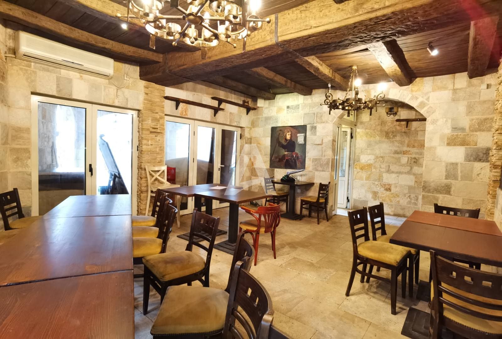 amforaproperty.com/Prodaje se restoran na prvoj liniji do mora, Petrovac.