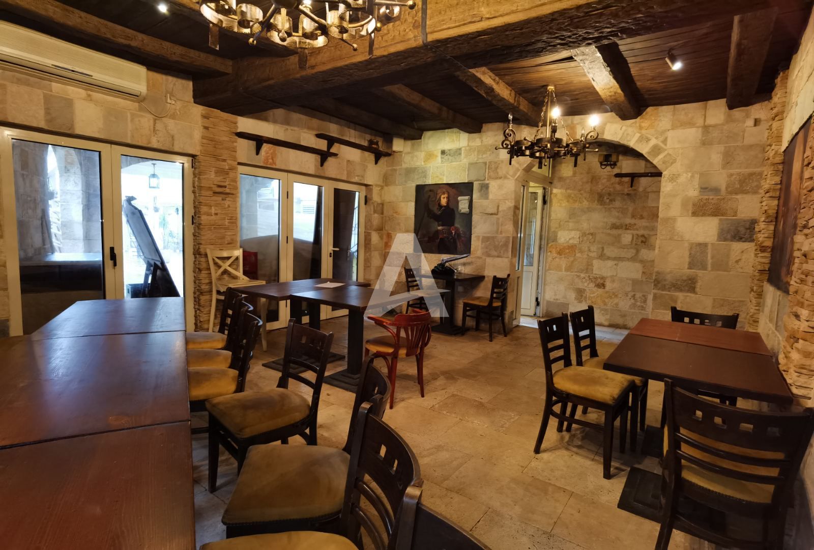 amforaproperty.com/Prodaje se restoran na prvoj liniji do mora, Petrovac.