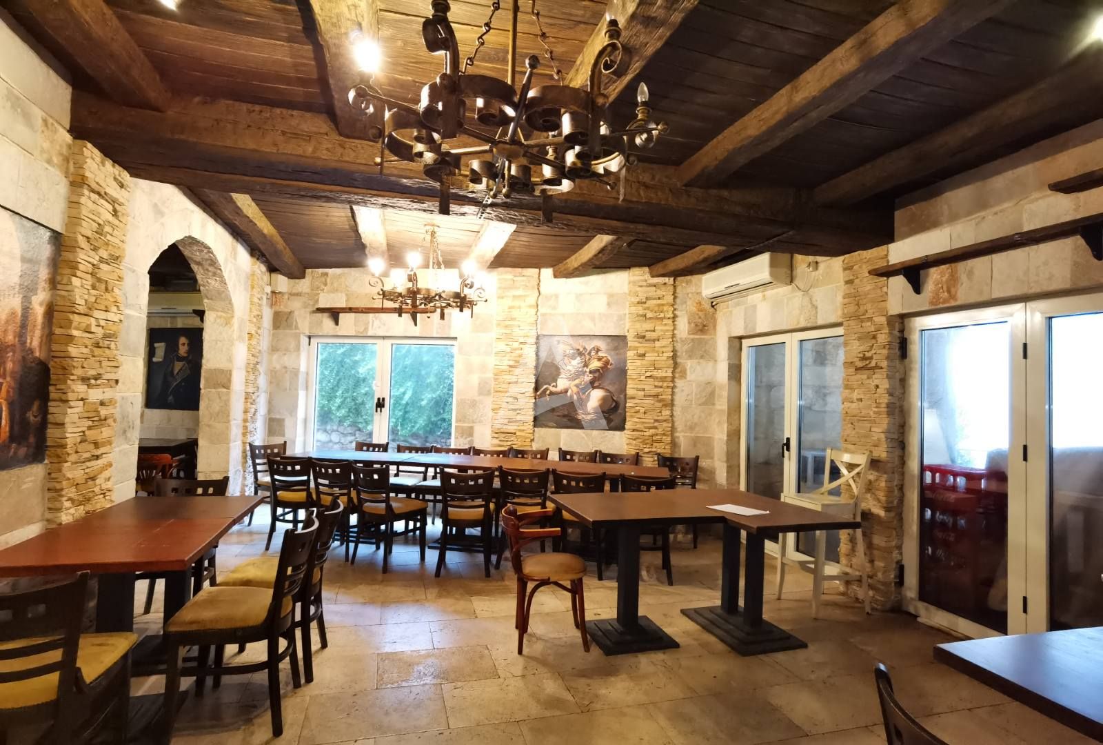 amforaproperty.com/Prodaje se restoran na prvoj liniji do mora, Petrovac.