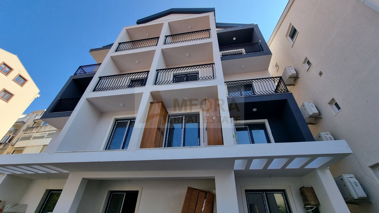 Ekskluzivna ponuda: Novi luksuzni hotel sa 25 soba, bazenom i pogledom na more u srcu Budve - Amfora Real Estate