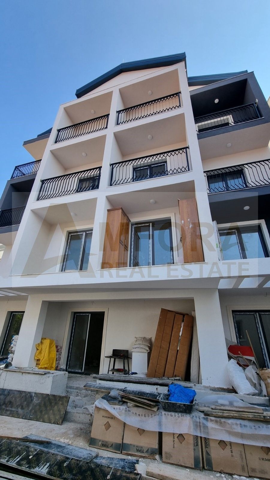 Ekskluzivna ponuda: Novi luksuzni hotel sa 25 soba, bazenom i pogledom na more u srcu Budve - Amfora Real Estate