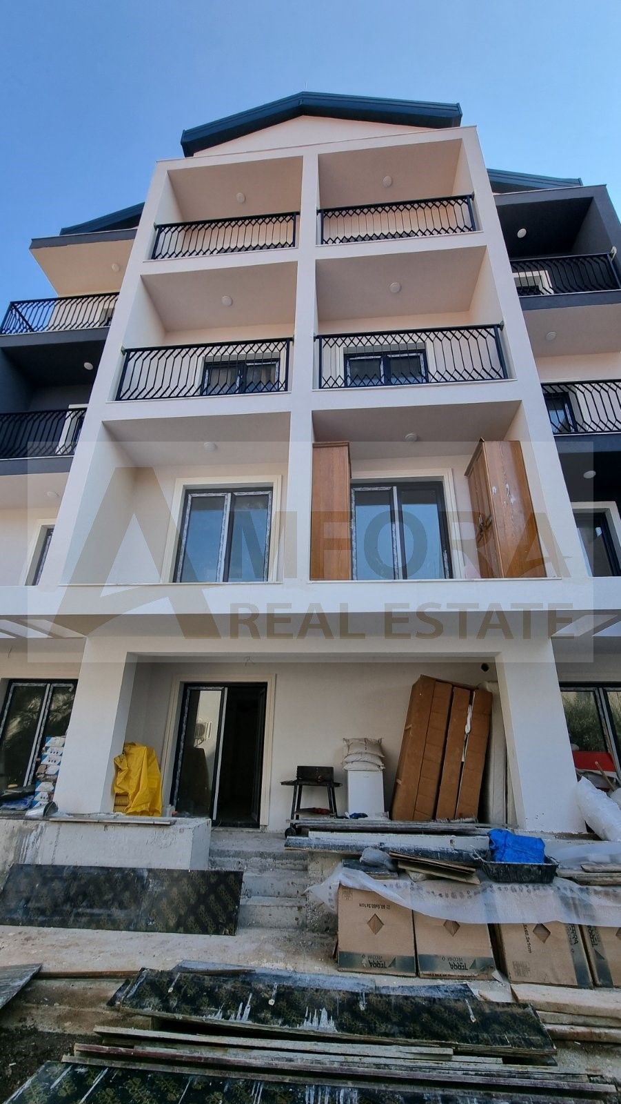 Ekskluzivna ponuda: Novi luksuzni hotel sa 25 soba, bazenom i pogledom na more u srcu Budve - Amfora Real Estate