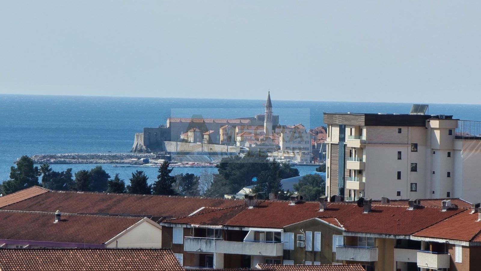 Ekskluzivna ponuda: Novi luksuzni hotel sa 25 soba, bazenom i pogledom na more u srcu Budve - Amfora Real Estate