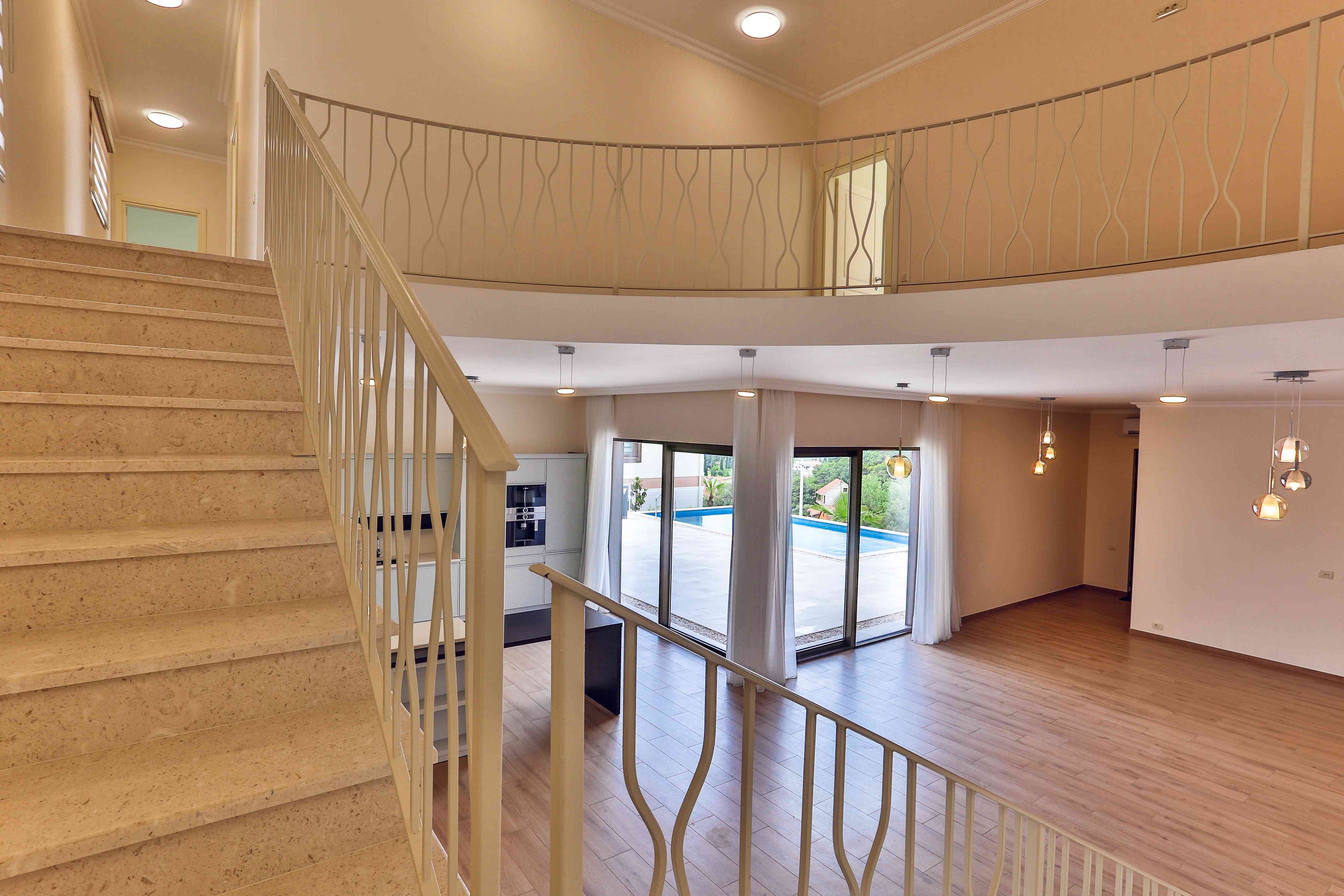 amforaproperty.com/EKSKLUZIVNA PRODAJA VILA TIVAT