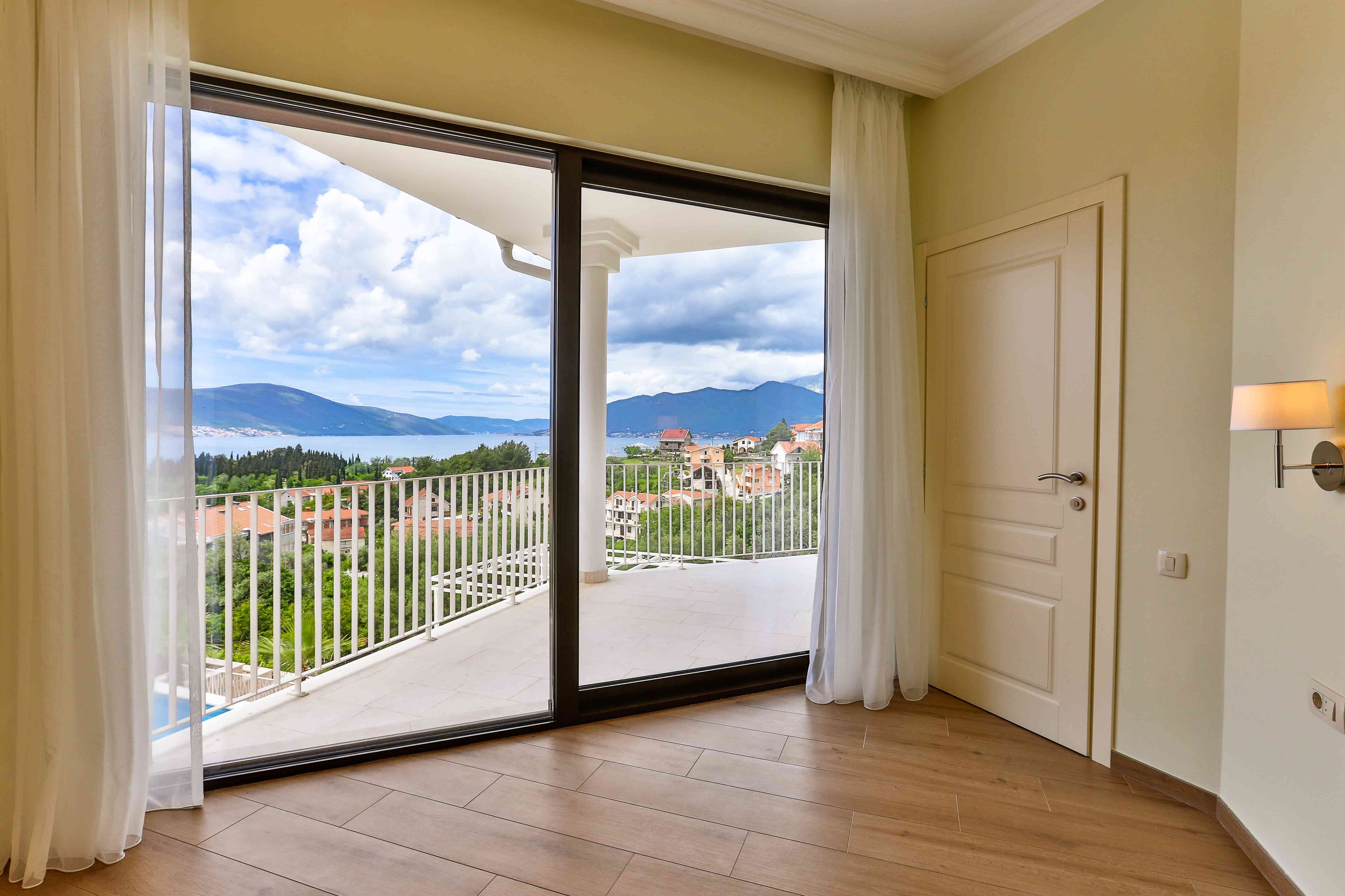 amforaproperty.com/EKSKLUZIVNA PRODAJA VILA TIVAT