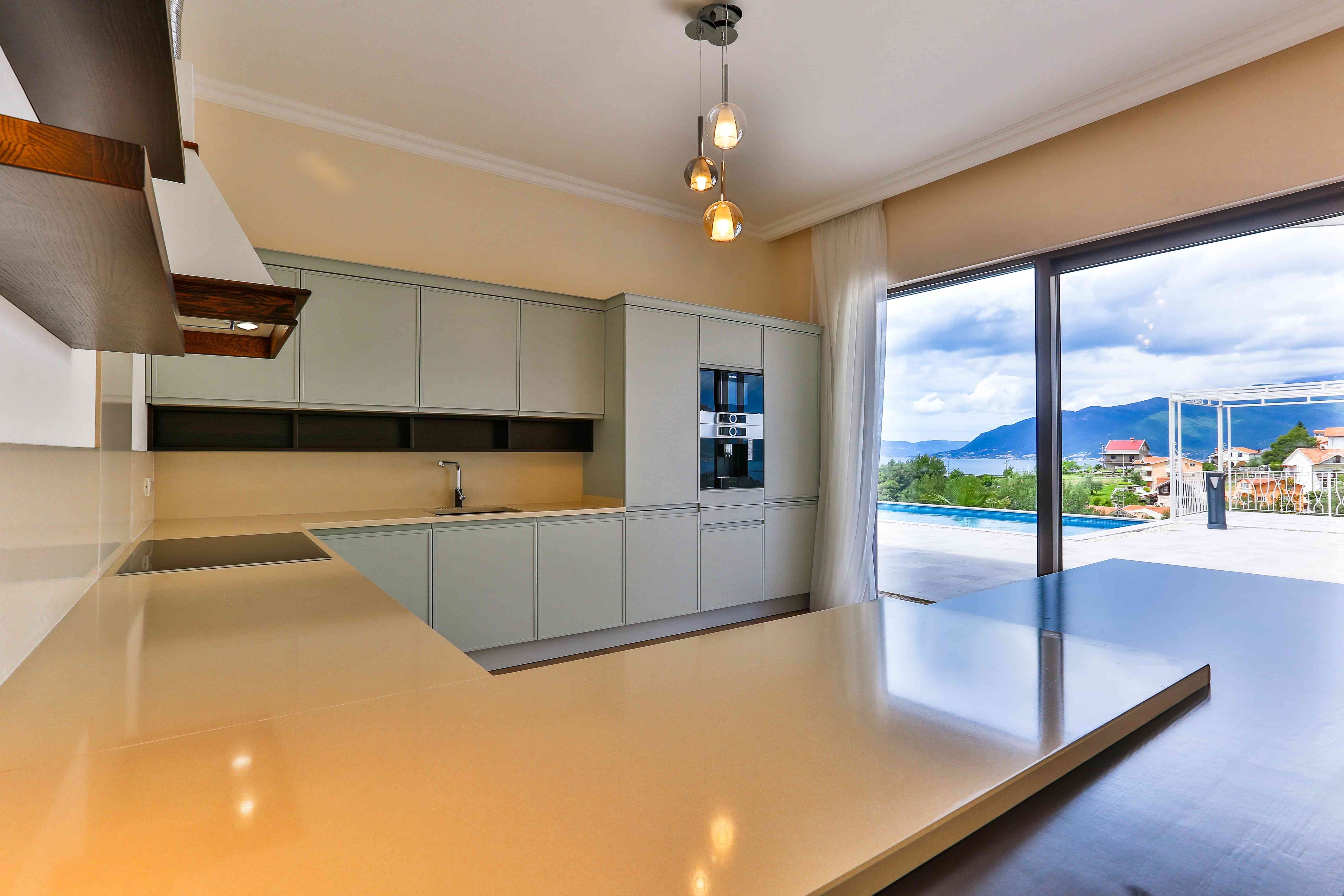 amforaproperty.com/EKSKLUZIVNA PRODAJA VILA TIVAT