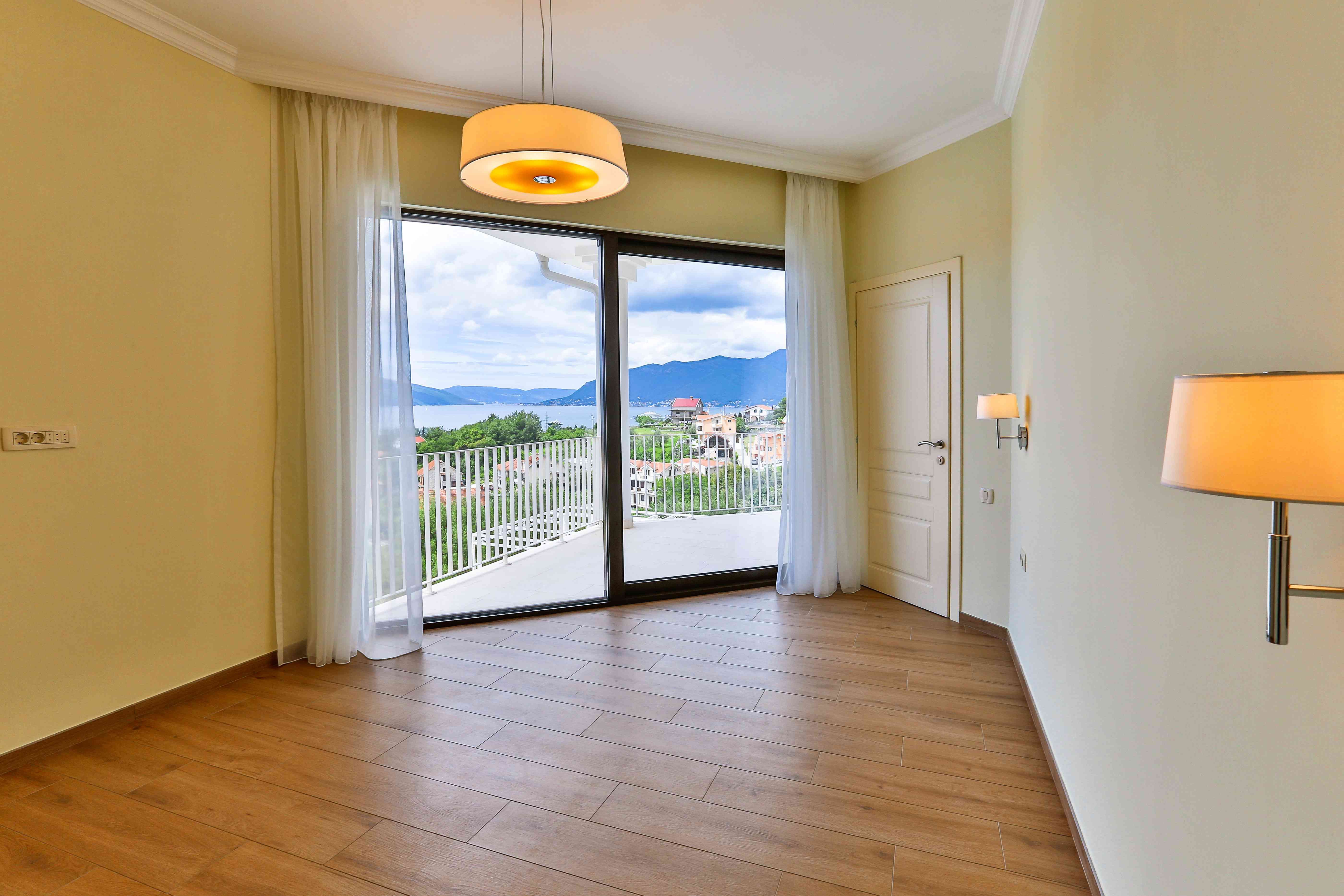amforaproperty.com/EKSKLUZIVNA PRODAJA VILA TIVAT