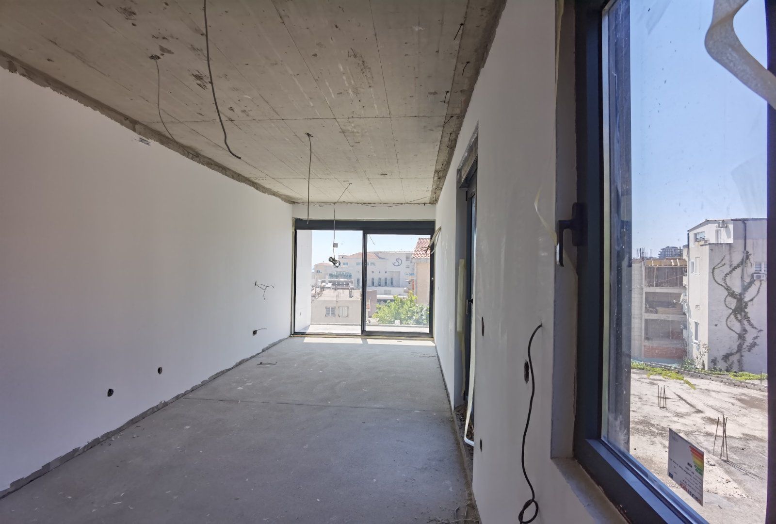 Jednosoban stan sa pogledom na more 59 m2 , preko puta hotela Splendid - Amfora Real Estate