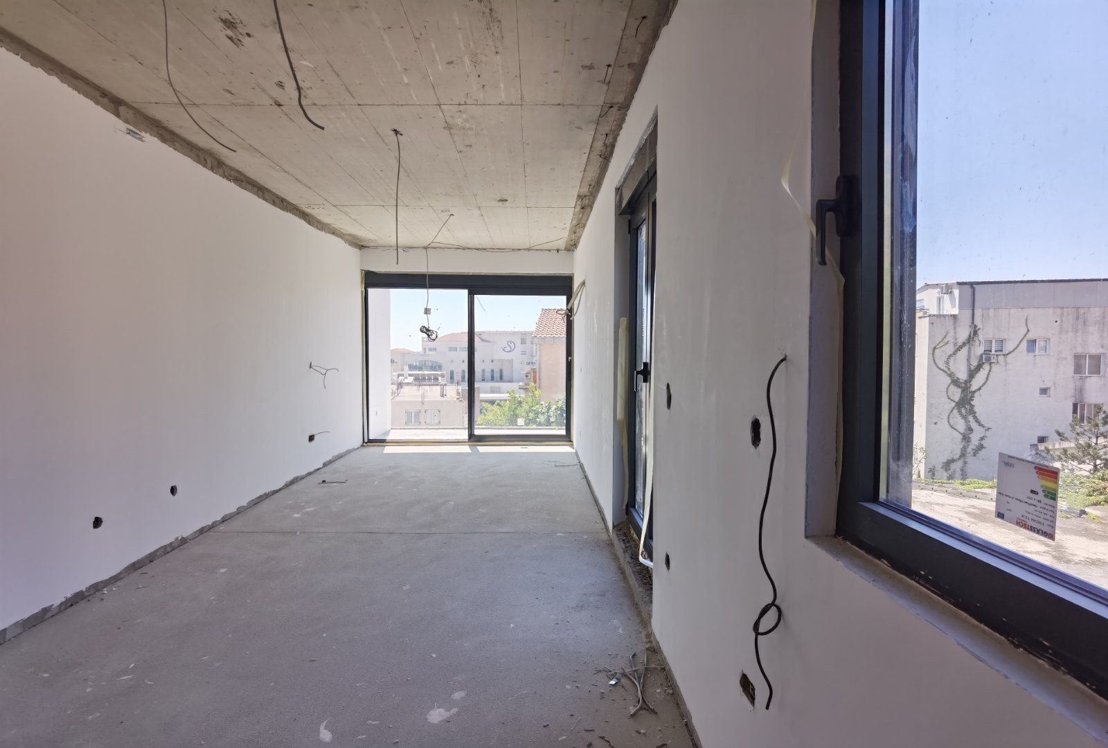 Jednosoban stan sa pogledom na more 59 m2 , preko puta hotela Splendid - Amfora Real Estate