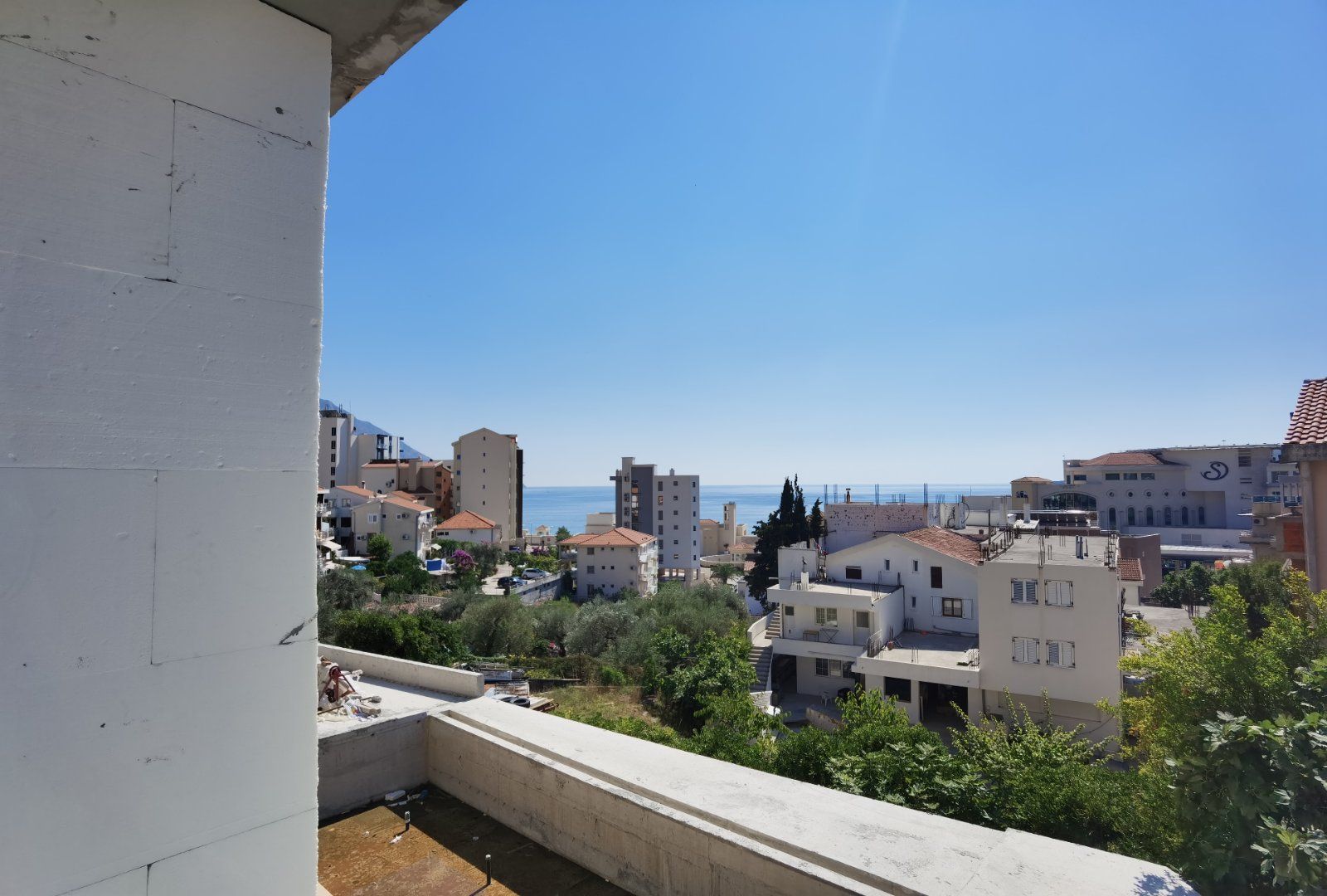 Jednosoban stan sa pogledom na more 59 m2 , preko puta hotela Splendid - Amfora Real Estate