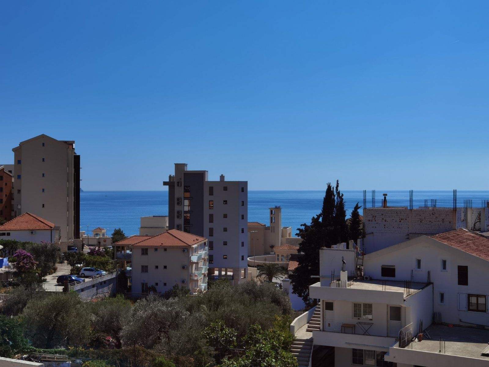 Jednosoban stan sa pogledom na more 59 m2 , preko puta hotela Splendid - Amfora Real Estate