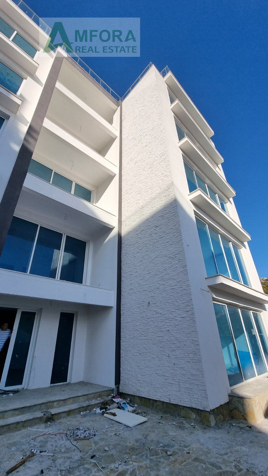 Novi hotelski objekat na prodaju!  Bečići-Budva - Amfora Real Estate