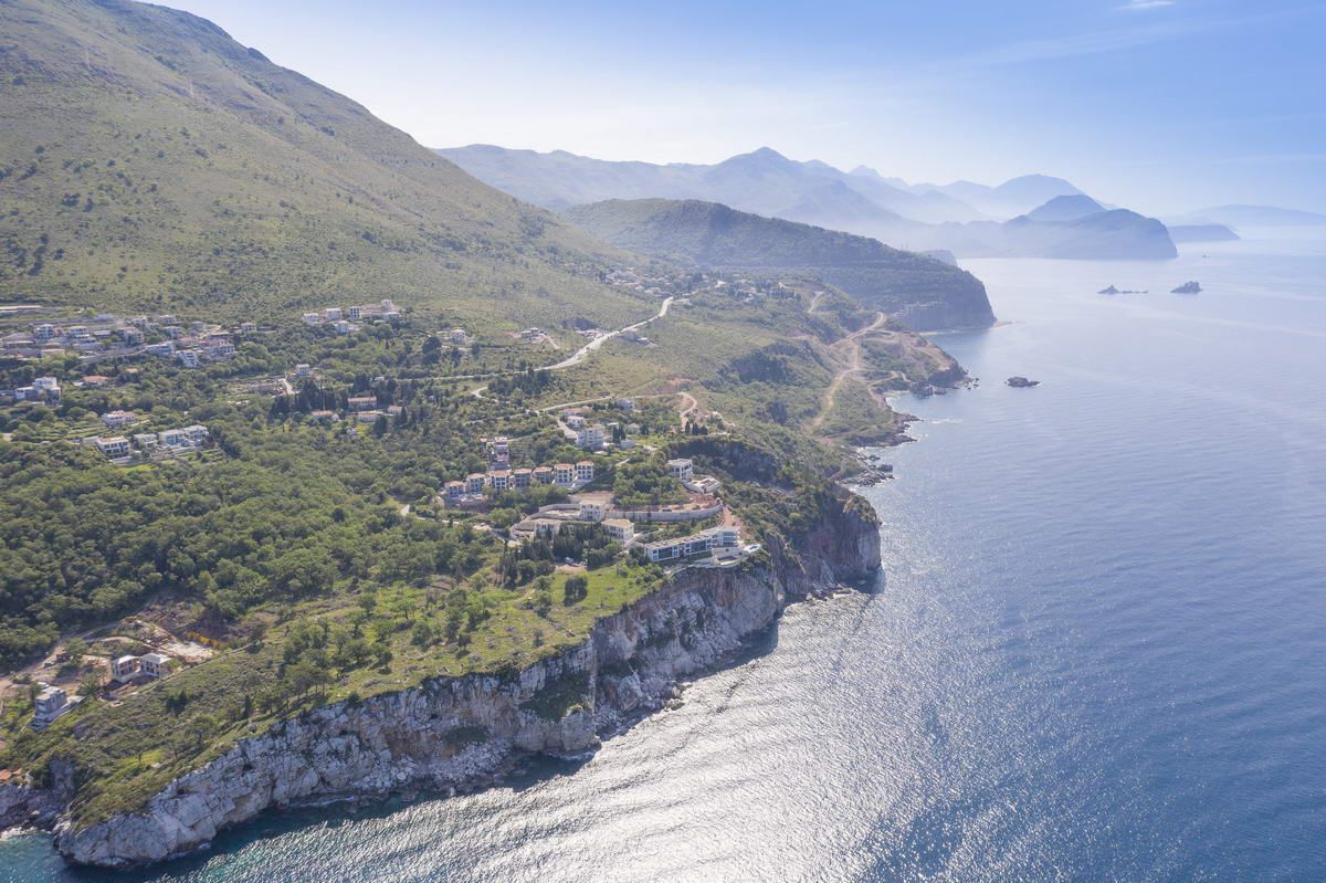 Urbanizovan plac za izgradnju turističkog naselja. Skočiđevojka - Budva - Amfora Real Estate