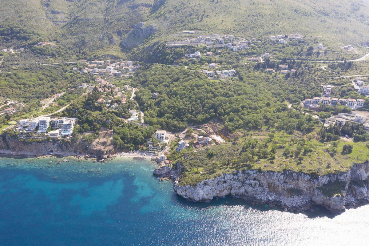 Urbanizovan plac za izgradnju turističkog naselja. Skočiđevojka - Budva - Amfora Real Estate