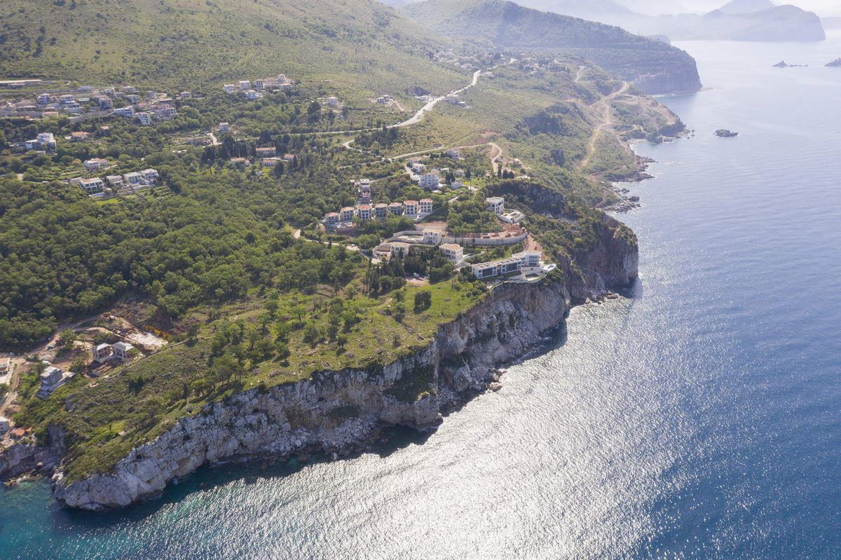 Urbanizovan plac za izgradnju turističkog naselja. Skočiđevojka - Budva - Amfora Real Estate