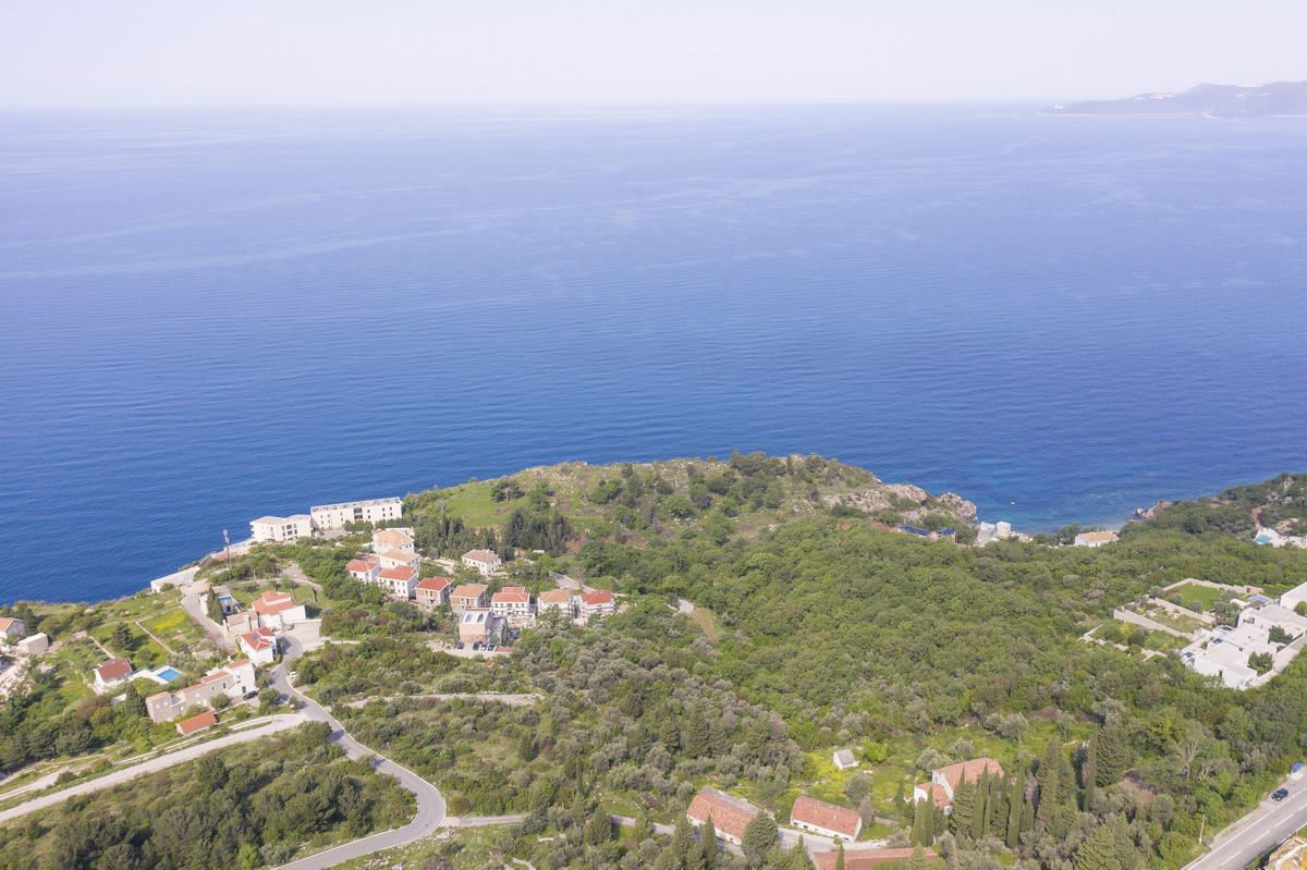 Urbanizovan plac za izgradnju turističkog naselja. Skočiđevojka - Budva - Amfora Real Estate