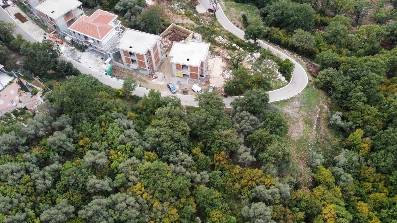 Urbanizovan plac za izgradnju turističkog naselja. Skočiđevojka - Budva - Amfora Real Estate