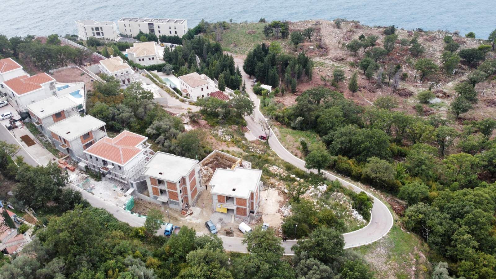 Urbanizovan plac za izgradnju turističkog naselja. Skočiđevojka - Budva - Amfora Real Estate
