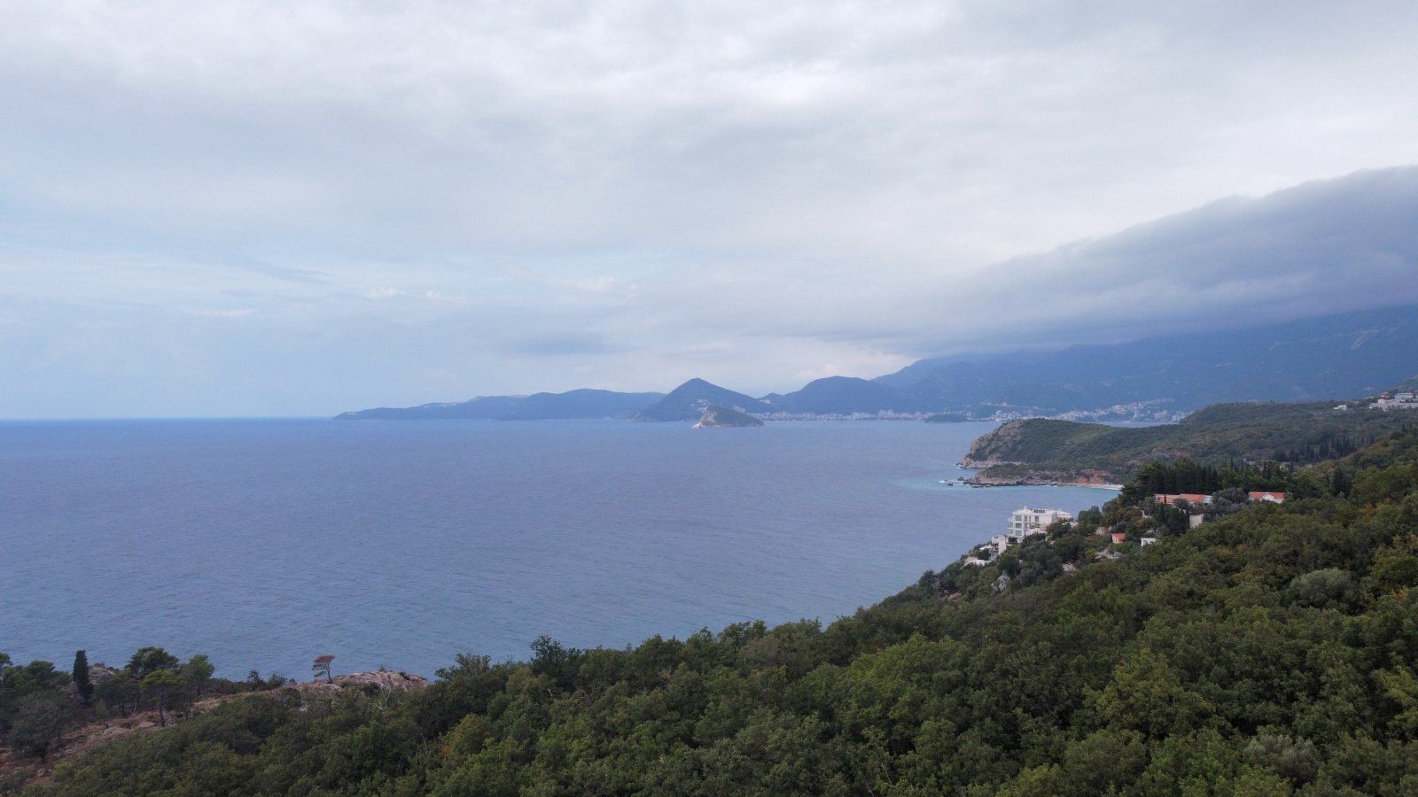 Urbanizovan plac za izgradnju turističkog naselja. Skočiđevojka - Budva - Amfora Real Estate