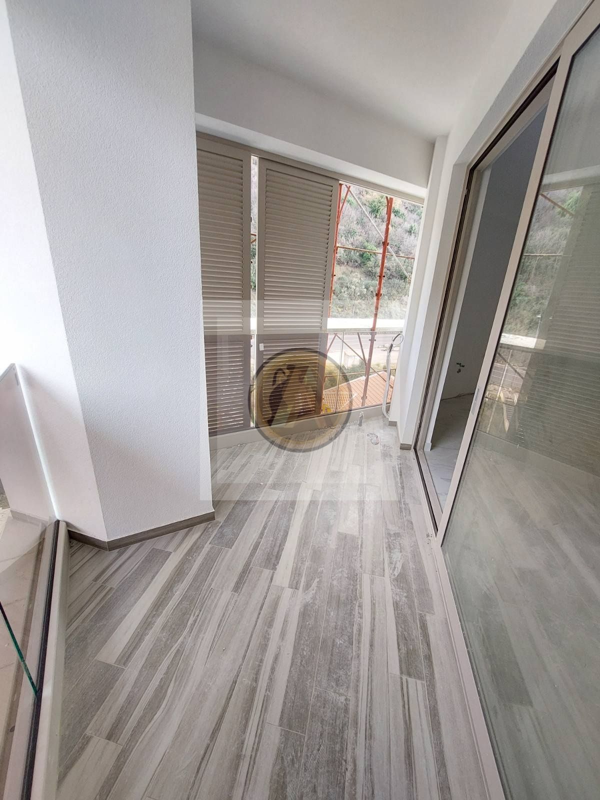 Na prodaju nov luksuzan jednosoban stan 43m2 blizu plaže u Rafailovićima - Amfora Real Estate