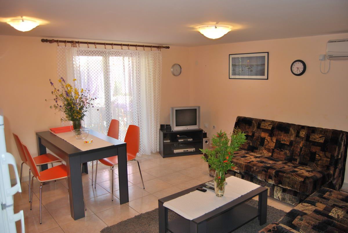 Kuća 153m2 sa pogledom na more. UTJEHA, BAR - Amfora Real Estate