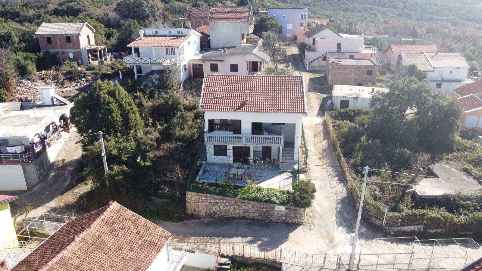 Kuća 153m2 sa pogledom na more. UTJEHA, BAR - Amfora Real Estate