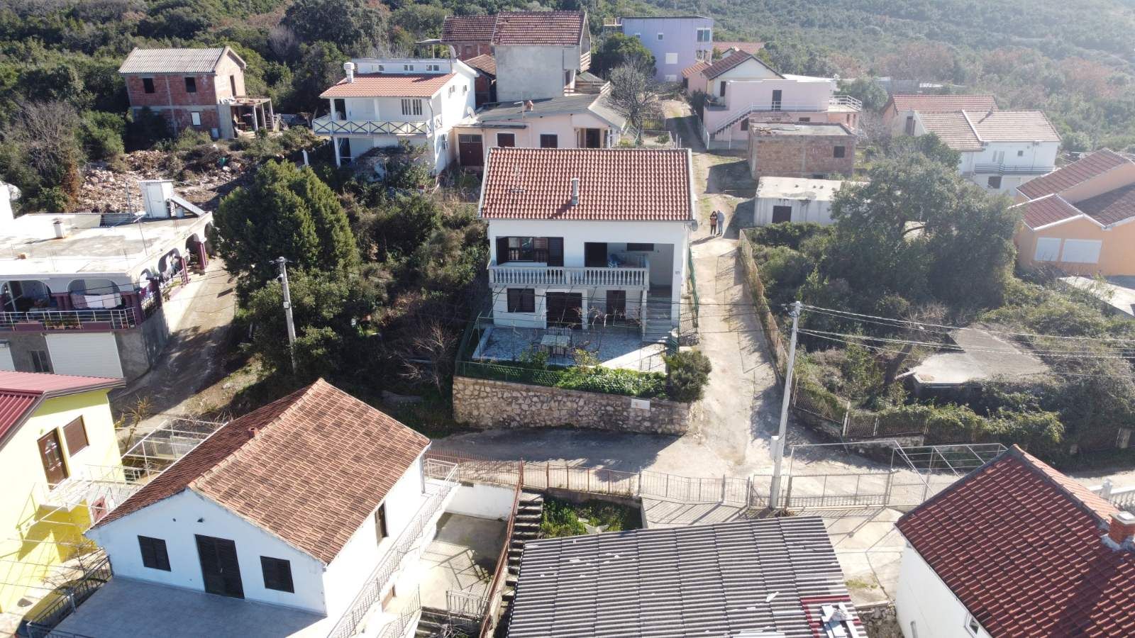 Kuća 153m2 sa pogledom na more. UTJEHA, BAR - Amfora Real Estate