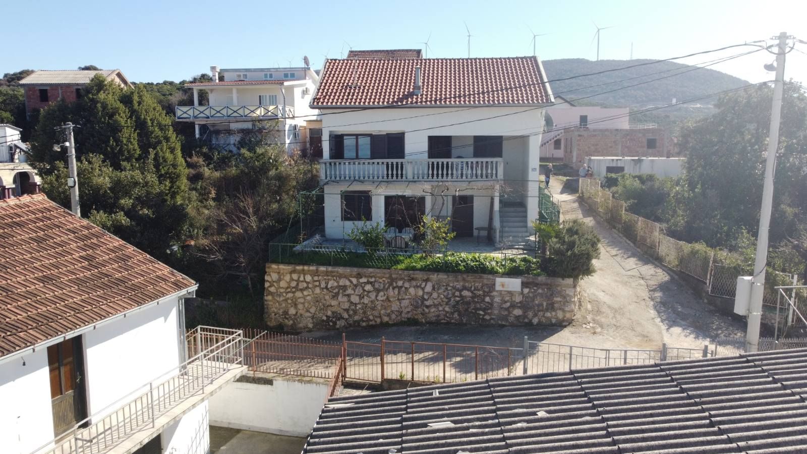 Kuća 153m2 sa pogledom na more. UTJEHA, BAR - Amfora Real Estate