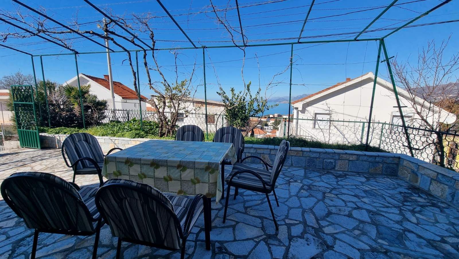Kuća 153m2 sa pogledom na more. UTJEHA, BAR - Amfora Real Estate